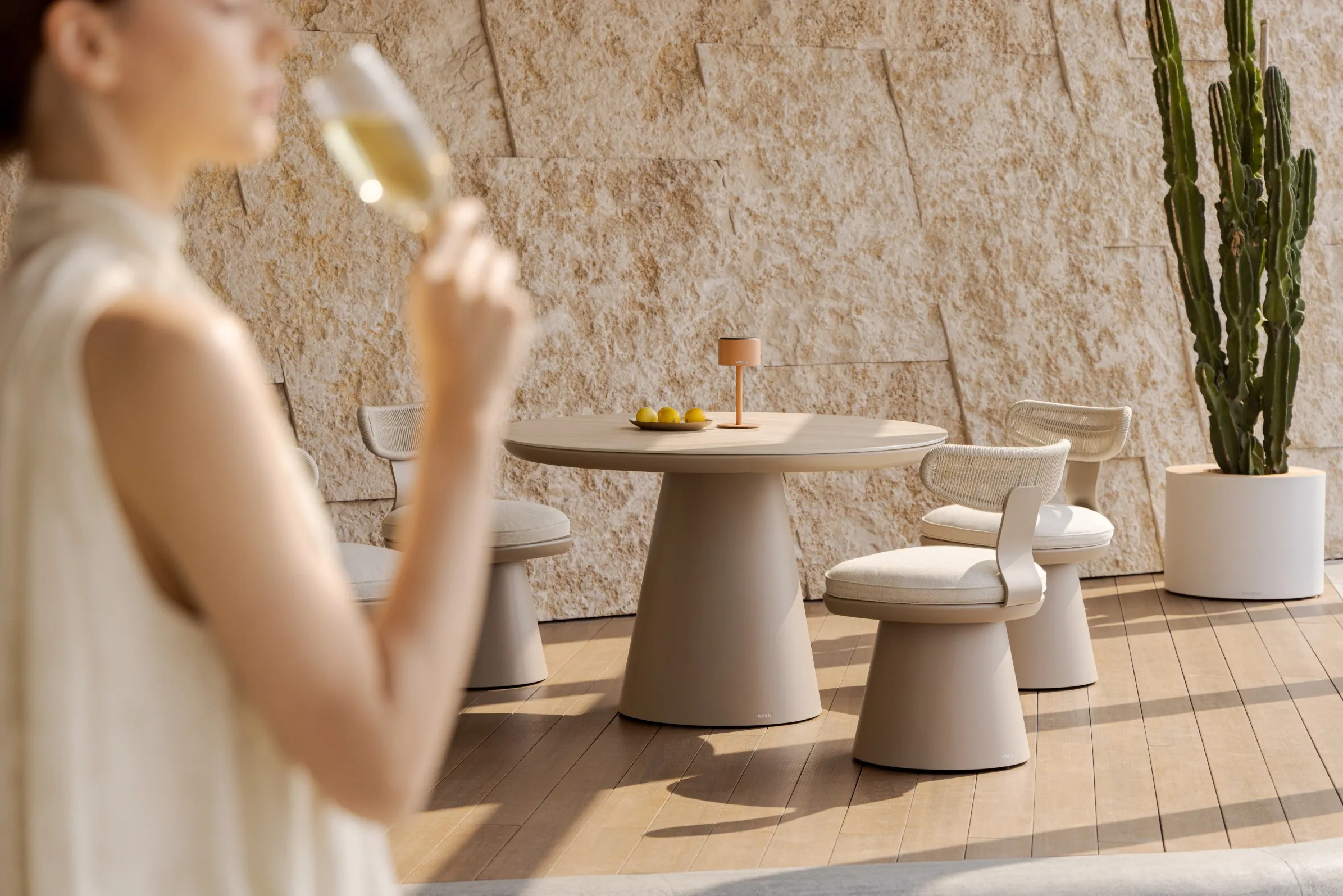 CALLA outdoor dinning table - Image 2
